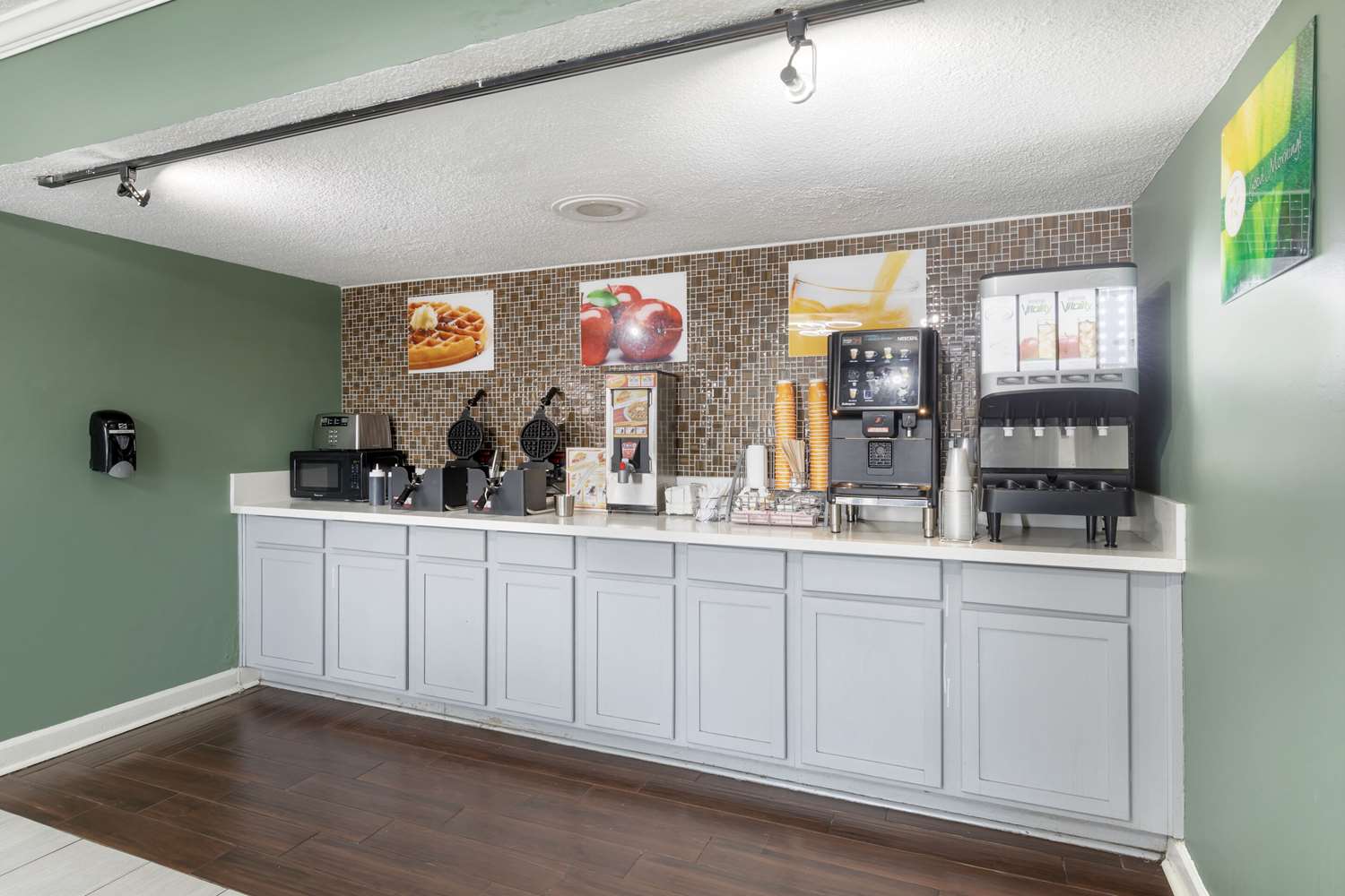 Downtown Inn & Studio Suites 10/23