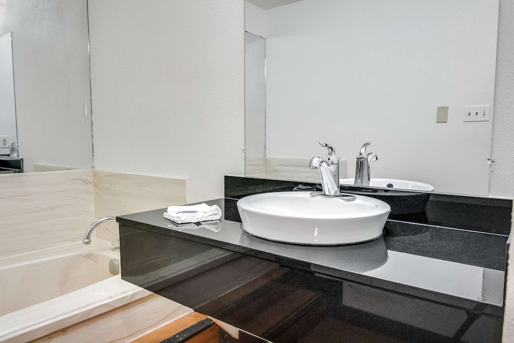 غرفة قياسية بسرير كينج للمدخنين 8/10