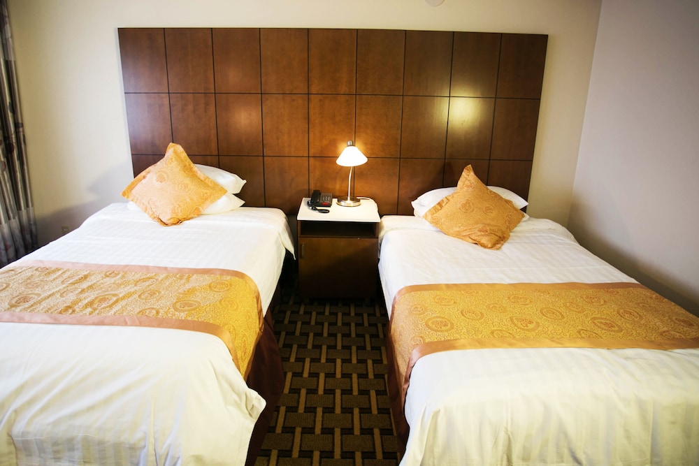 LA Crystal Hotel 16/69