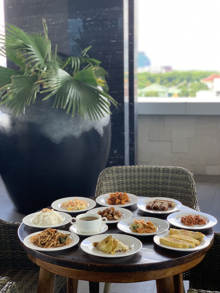 MELIA MAKASSAR 27/73