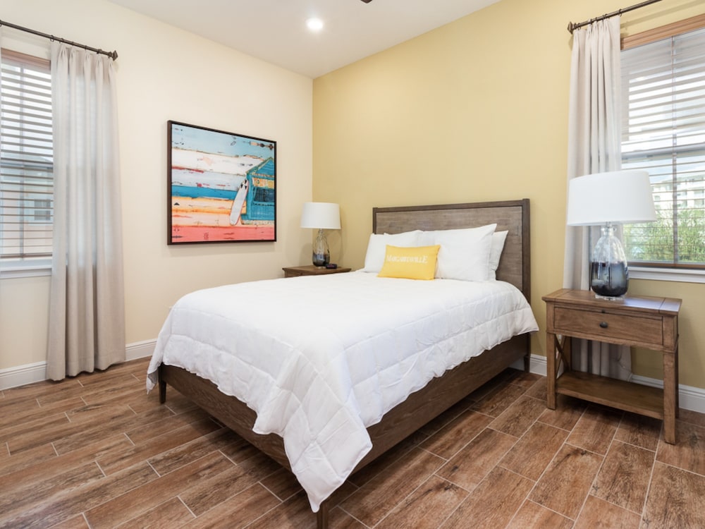 3 Bedrooms, House, 1 King and 2 Queen Beds, Park View