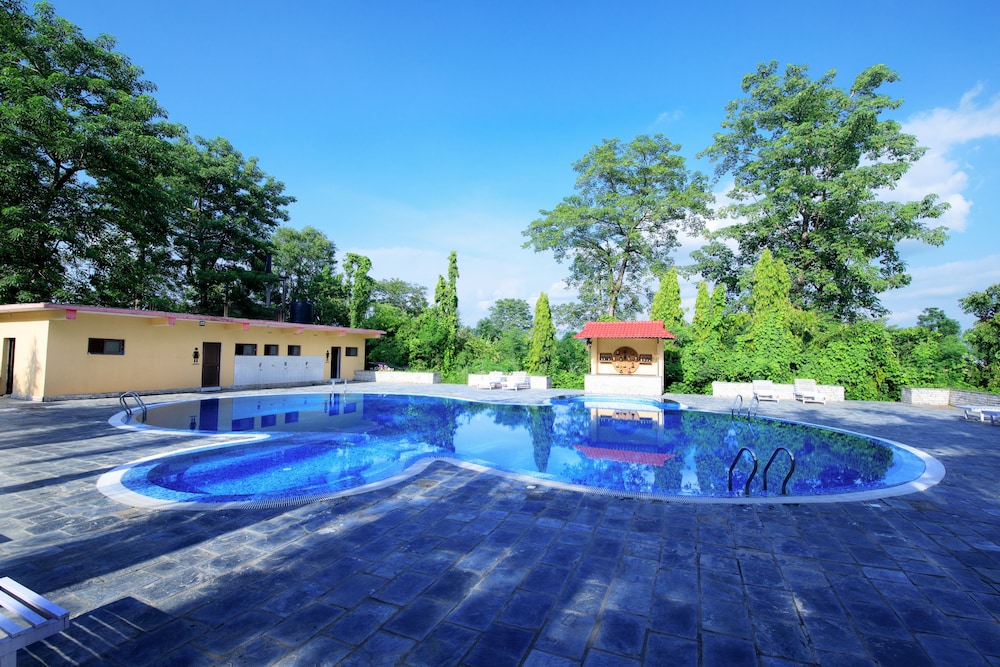 Chitwan Paradise Hotel 36/37
