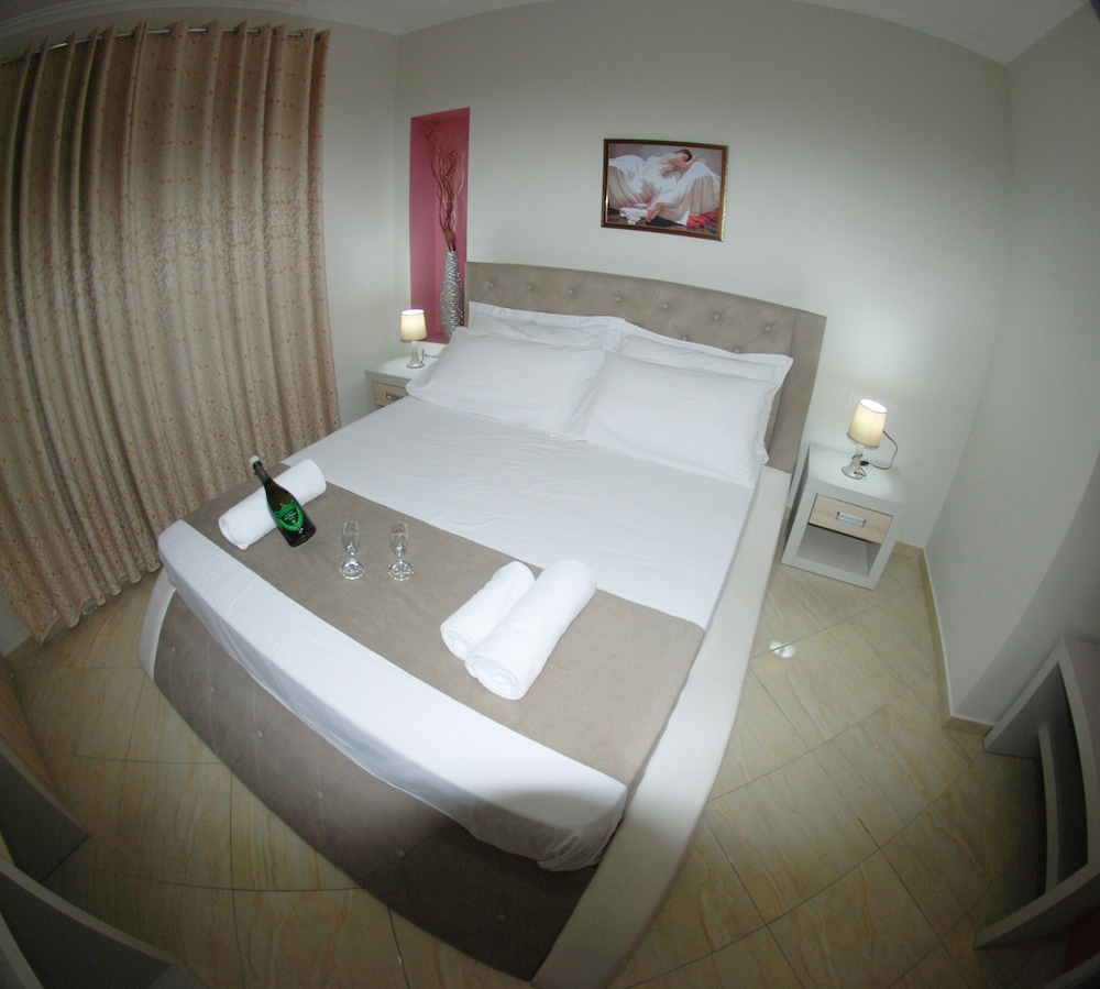 Divers Hotel 12/43