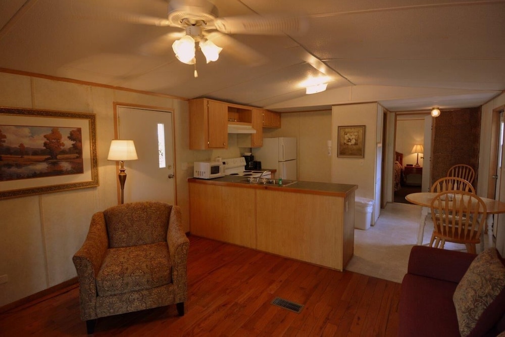 1 Bedroom, Willow, Cabin, Queen Bed