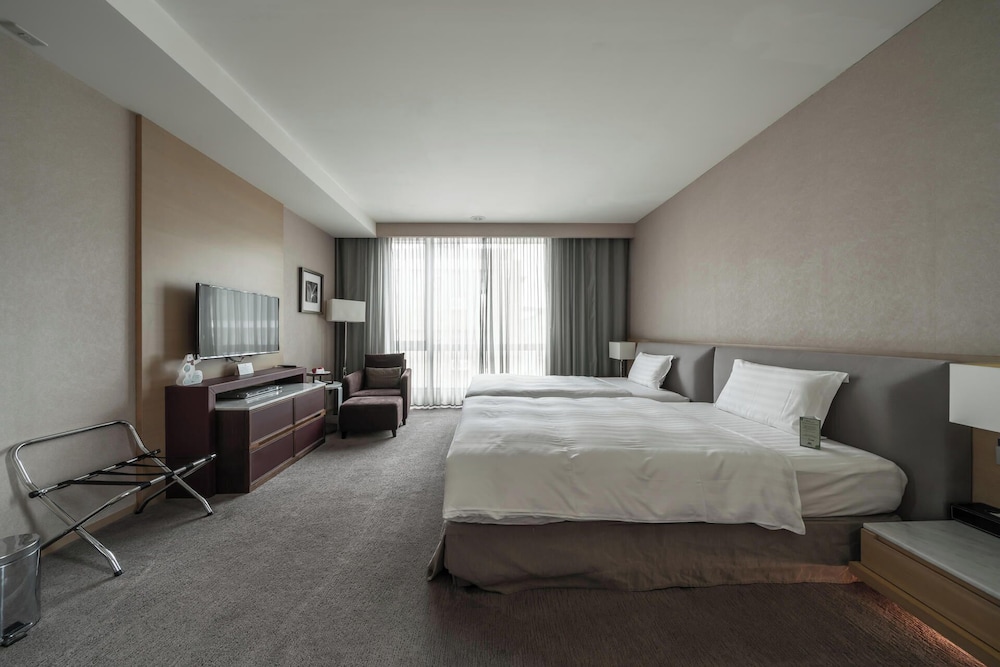 DELUXE, TWIN BEDS