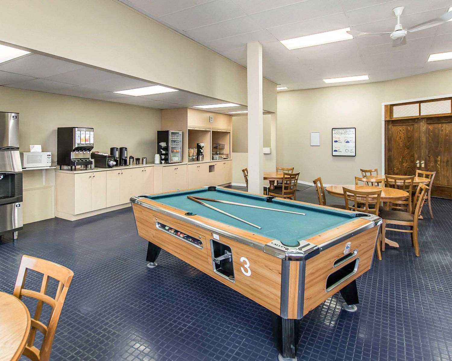 Econo Lodge New Liskeard, ON 6/12