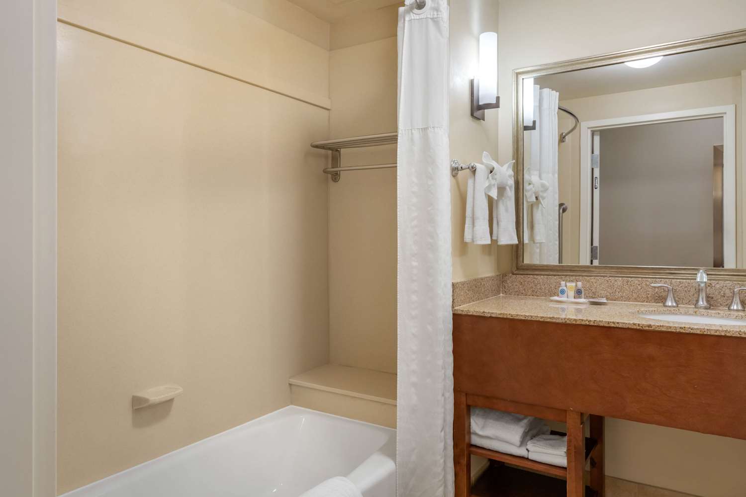جناح بسرير كينج، Comfort Suites Barstow Near I-15 2/2