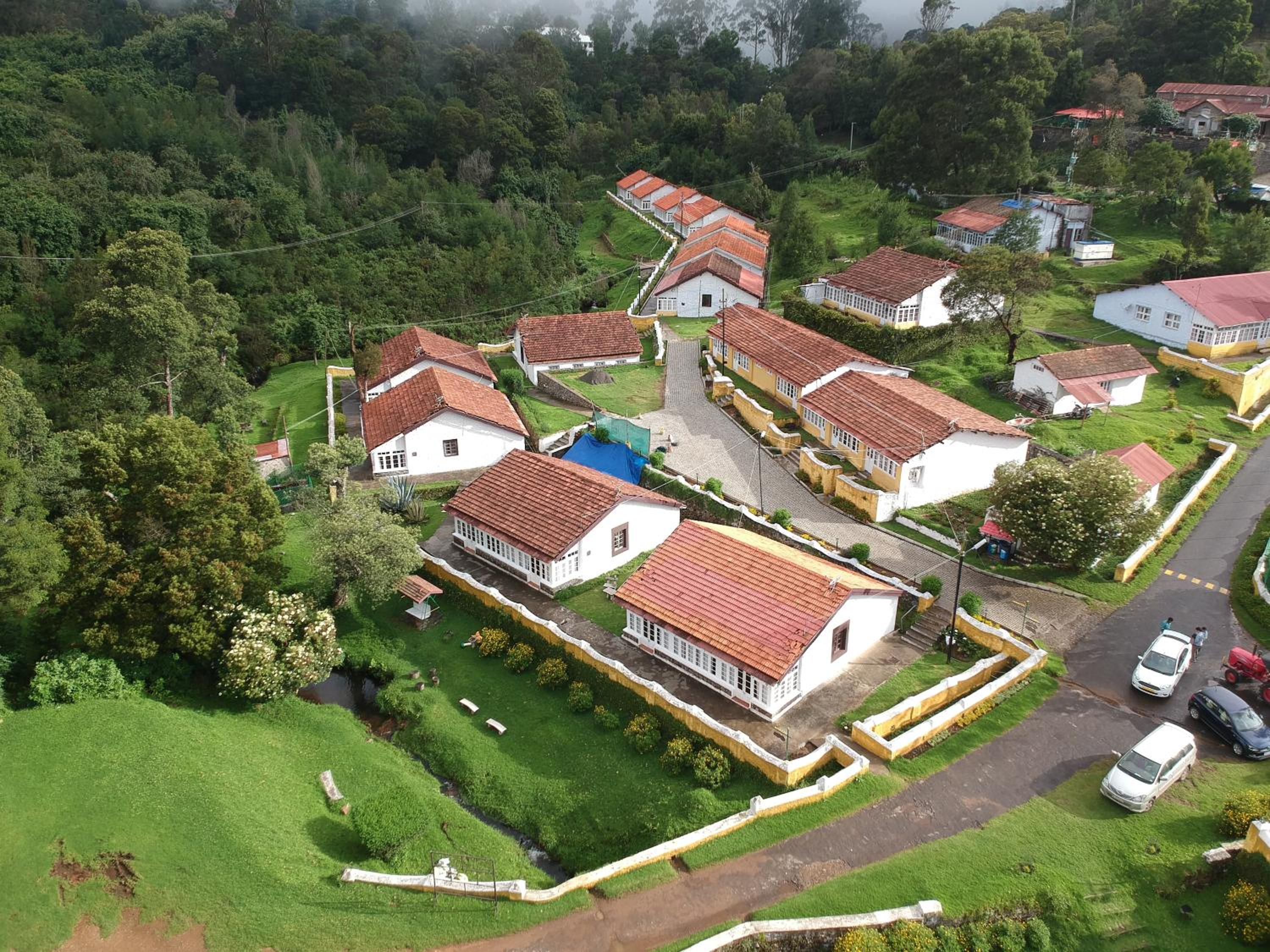 OYO Premium Golf Club Road 53/57