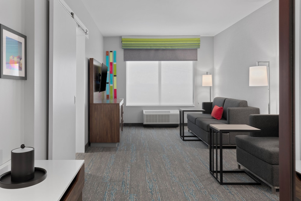 Hampton Inn Saline MI 24/39