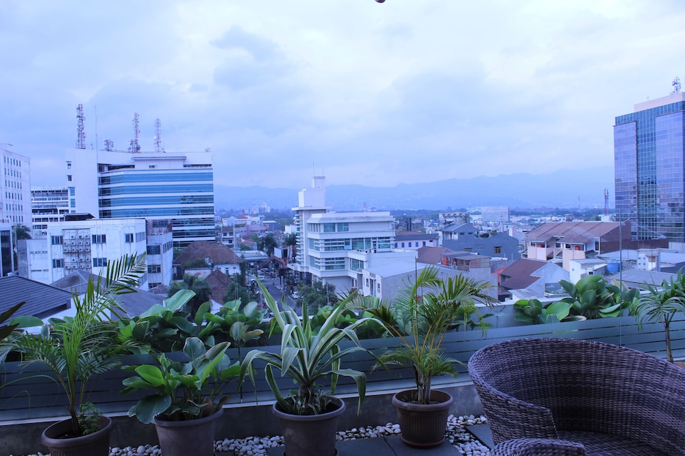 De'rain Hotel Bandung Managed By Dafam photo2