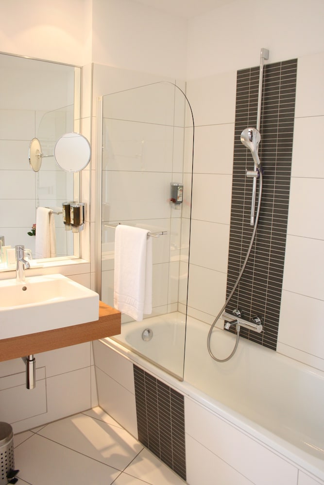 HOTEL GRAFRATHER HOF 45/49