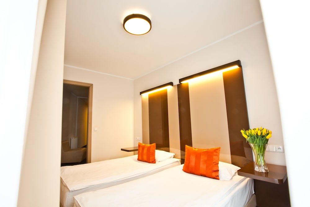 PLATINUM PALACE APARTMENTS 11/46