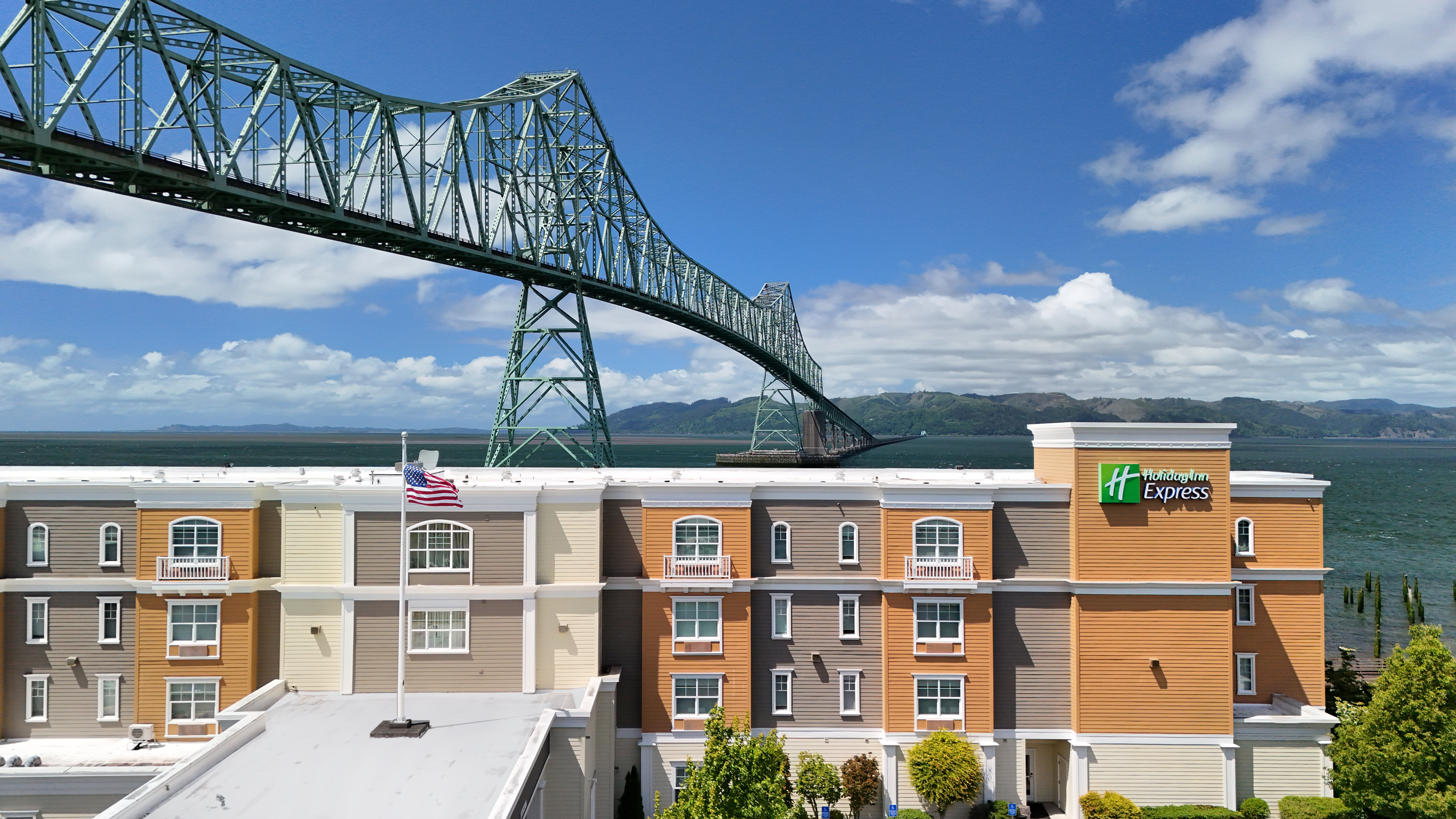 Holiday Inn Express Hotel Suites Astoria 3/69