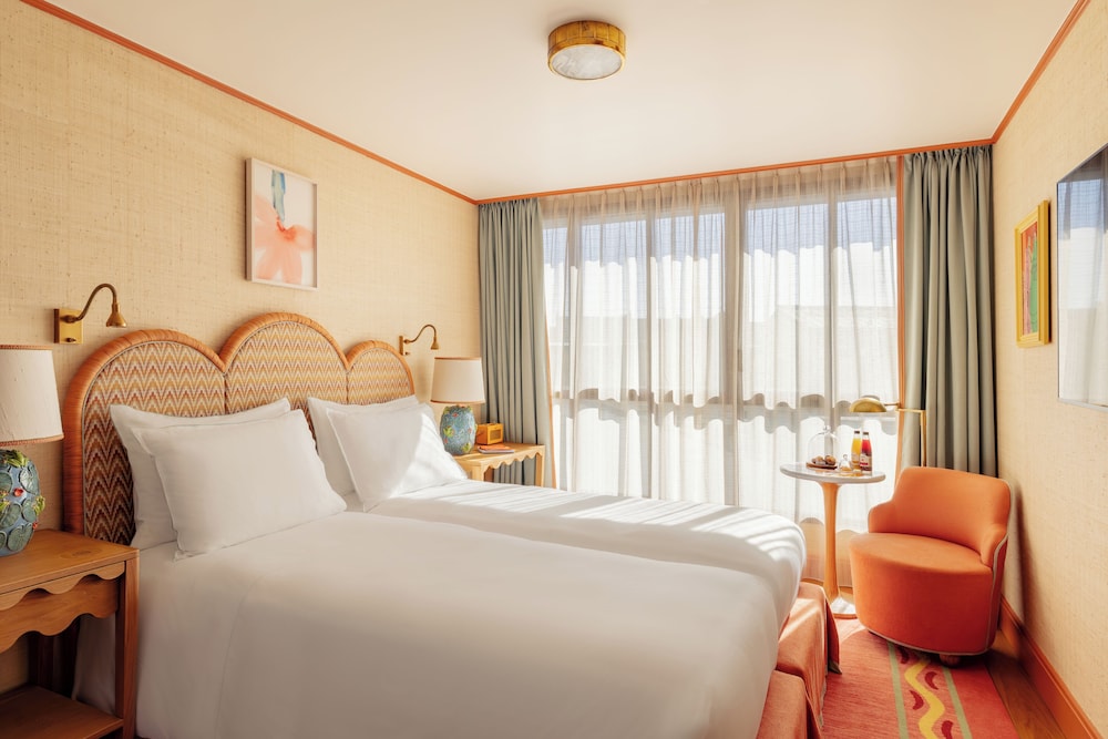 SUPERIOR, DOUBLE OR TWIN BED