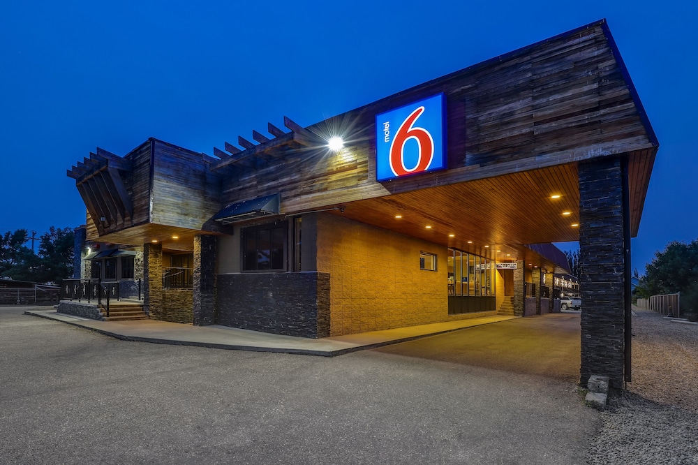 Motel6 Brooks, AB 37/43