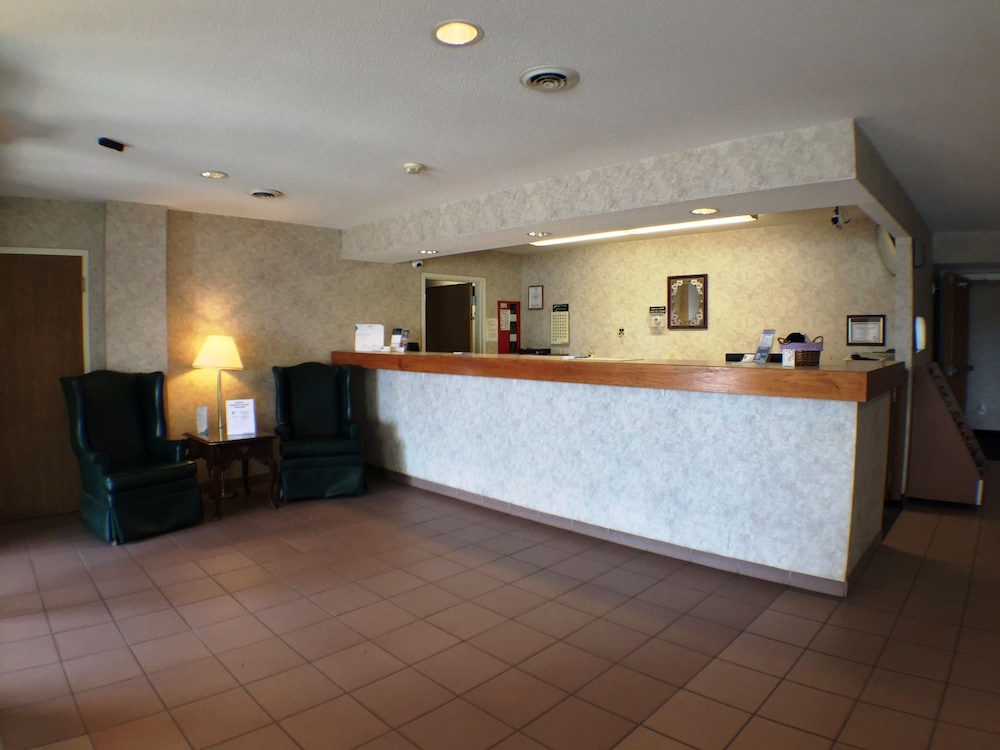 Super 8 By Wyndham Canandaigua 5/23