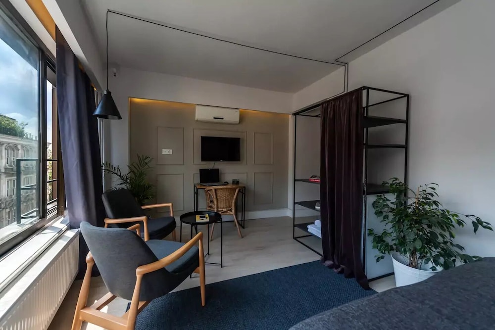 Intro Suites 18/34