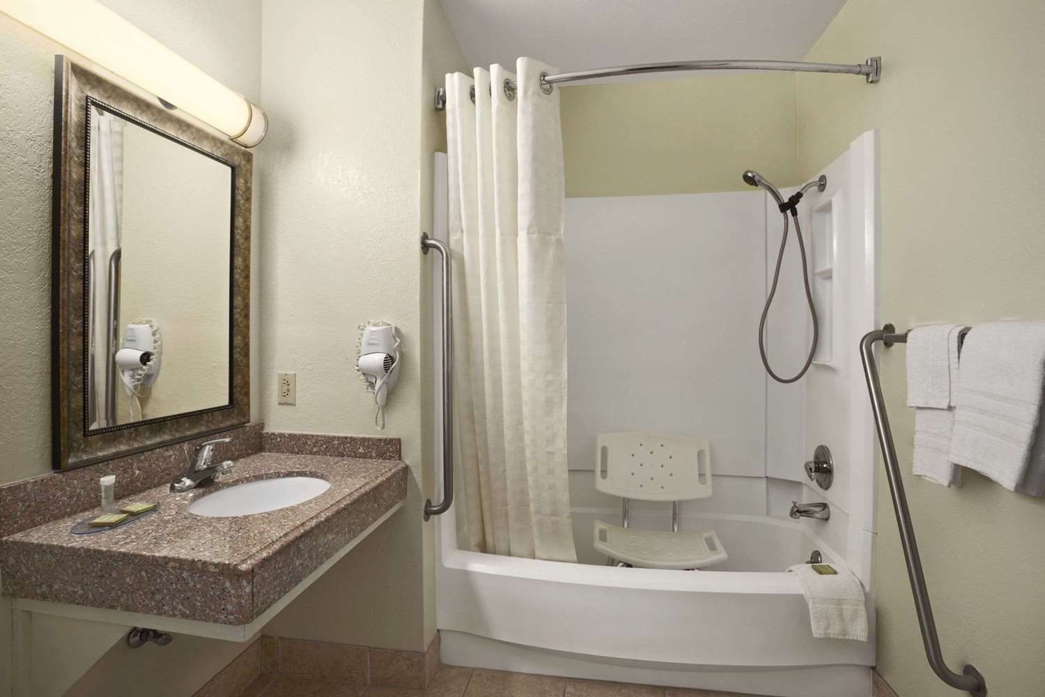Super 8 by Wyndham Carlsbad 5/5