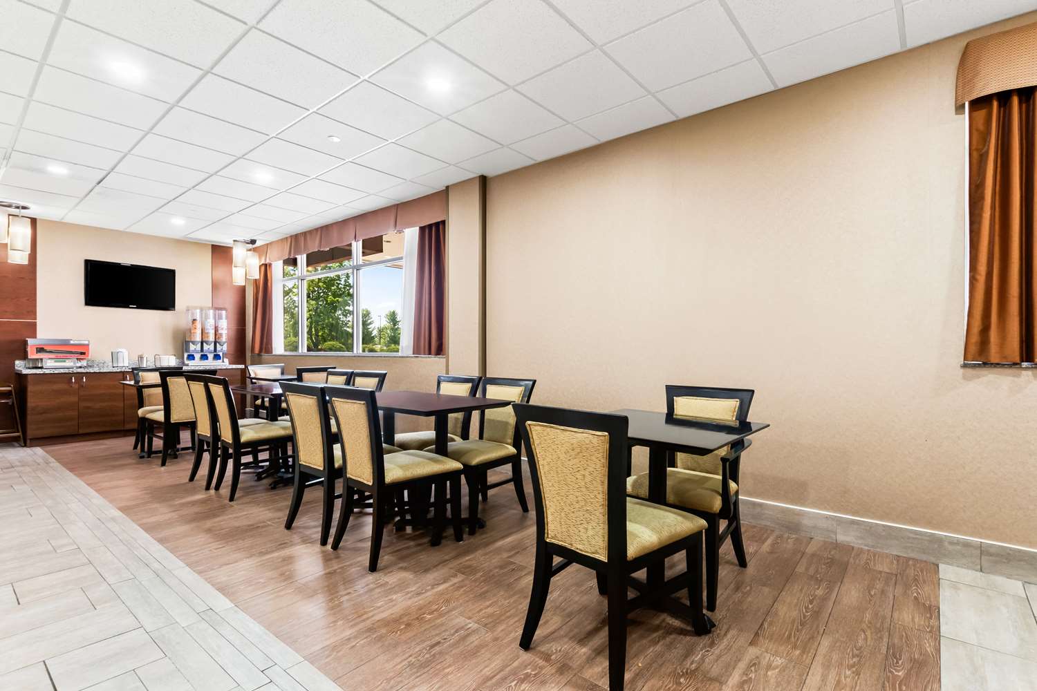 Best Western Plus Fergus Hotel 7/11