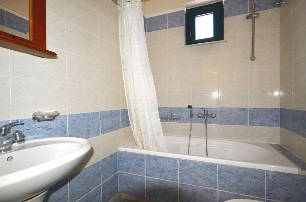 Aloni Suites 33/35