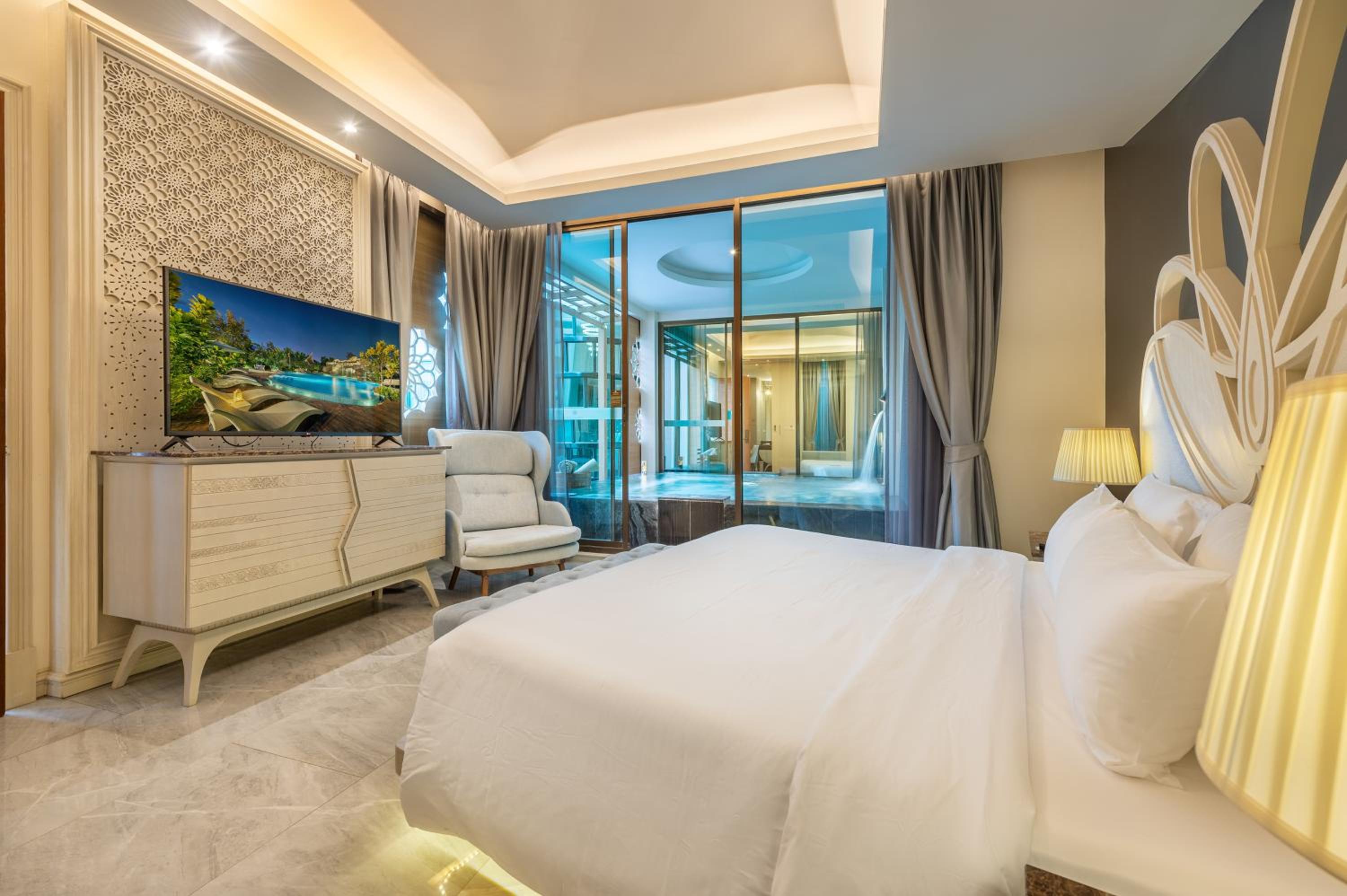 3 Bedrooms, Pool, Villa