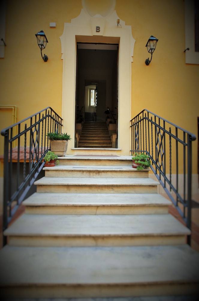 Vatican Holiday Hotel 23/36
