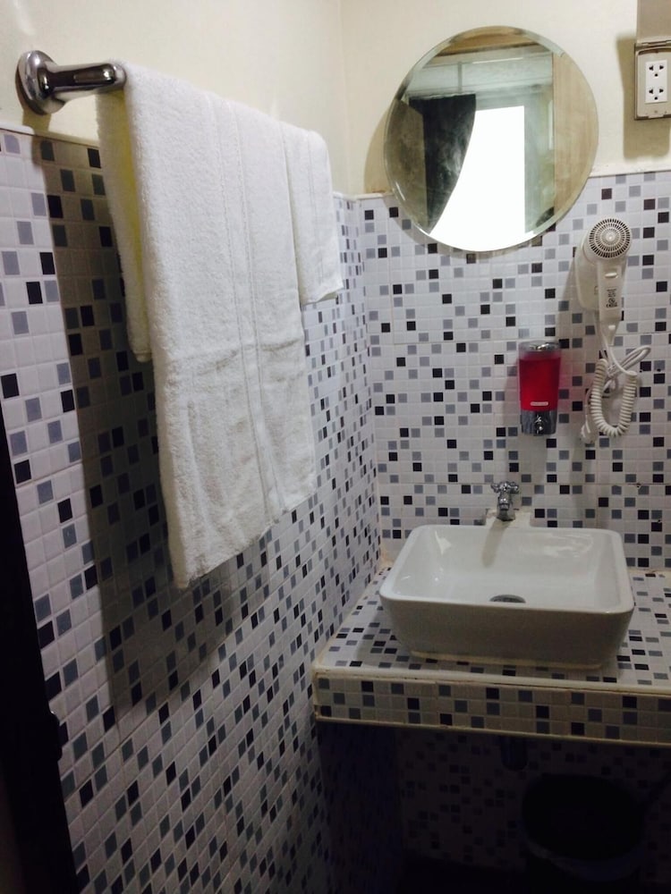 Sukhumvit 20 Guest House 44/46
