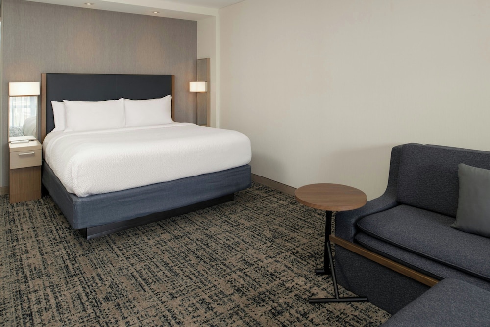 Courtyard by Marriott Houston City Place 16/50