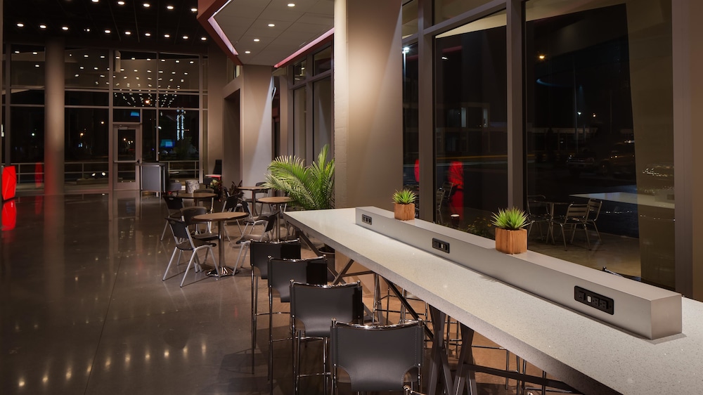 Best Western Premier Springfield Plaza District Hotel 26/36