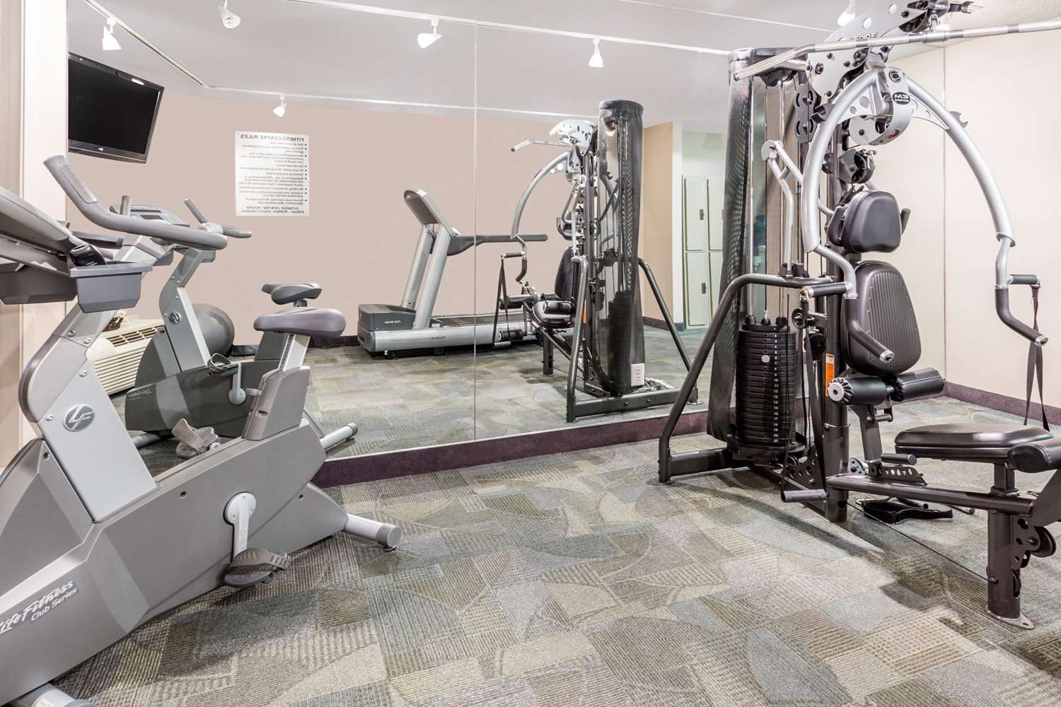 Ramada By Wyndham Kamloops 32/47