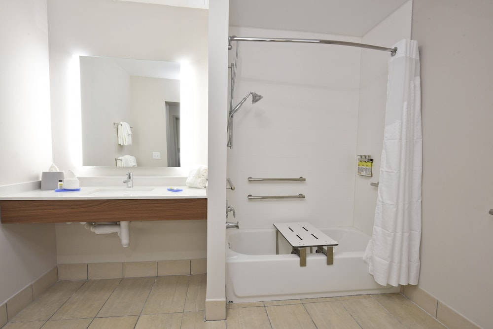 Holiday Inn Express & Suites Orlando - Lake Nona Area 13/47