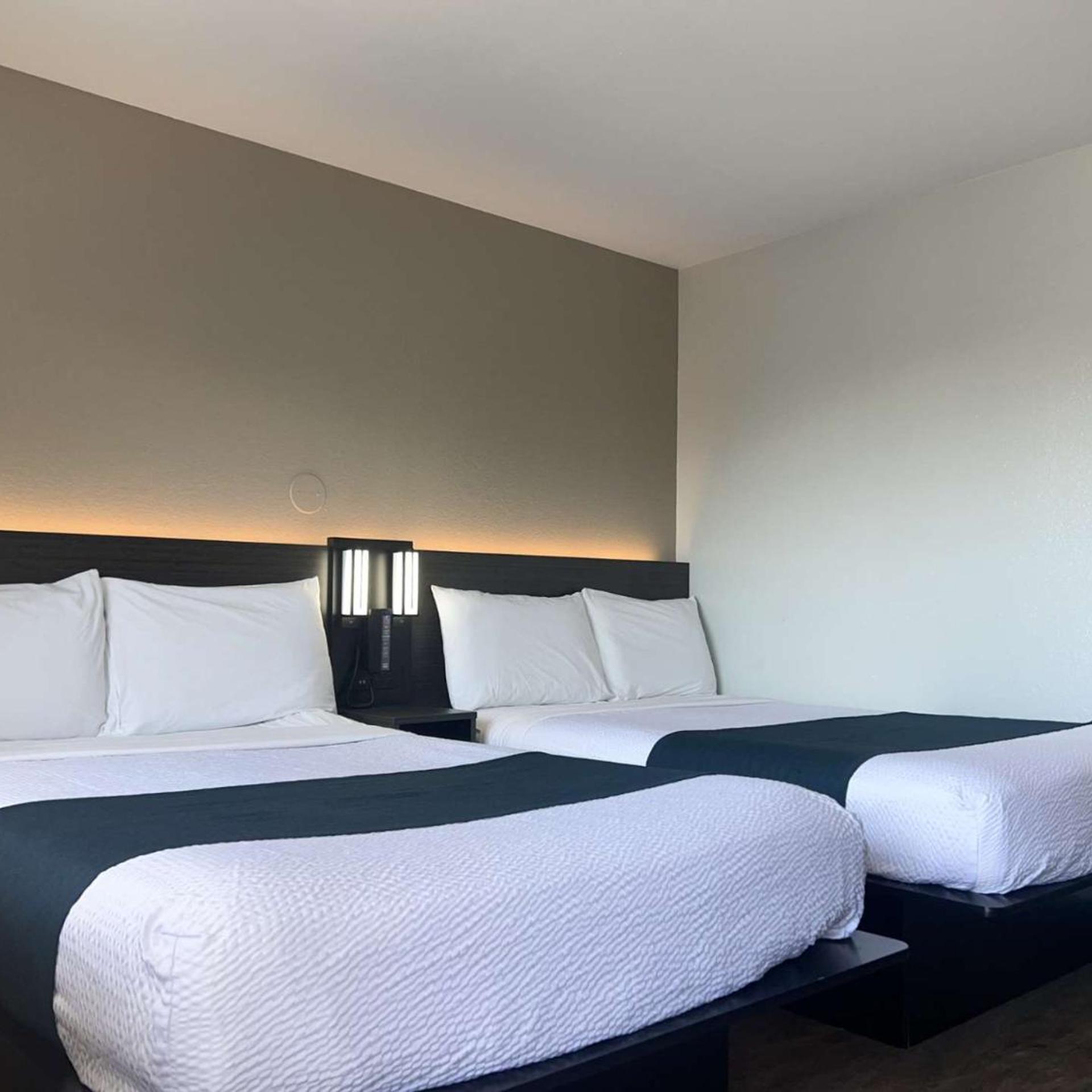 1 Full Bed - ADA/Tub, Motel6 Tulare, CA 7/10