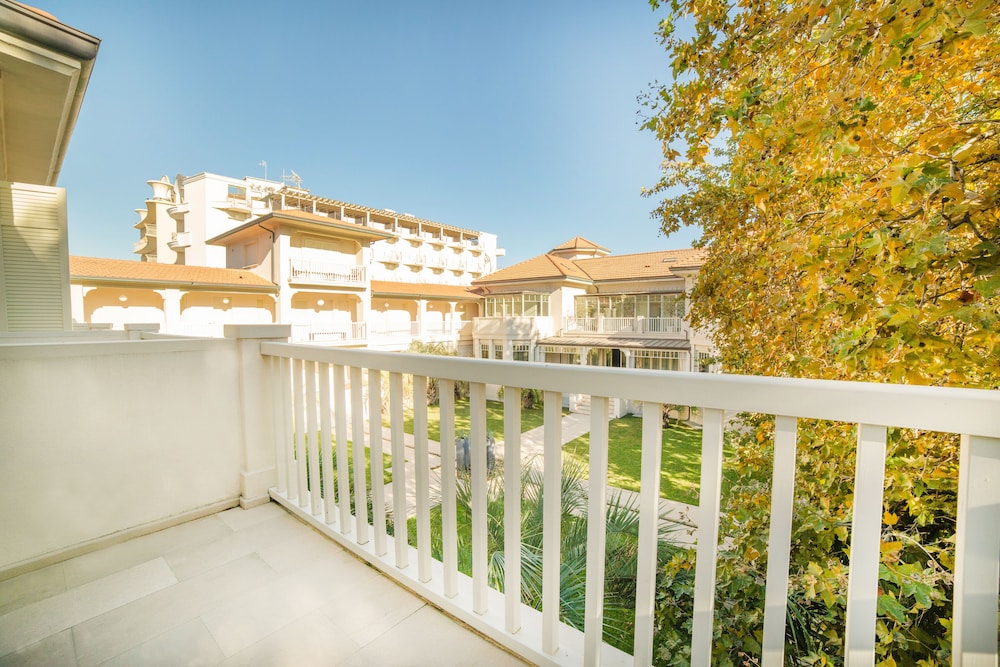 Hotel Carducci 76 11/75