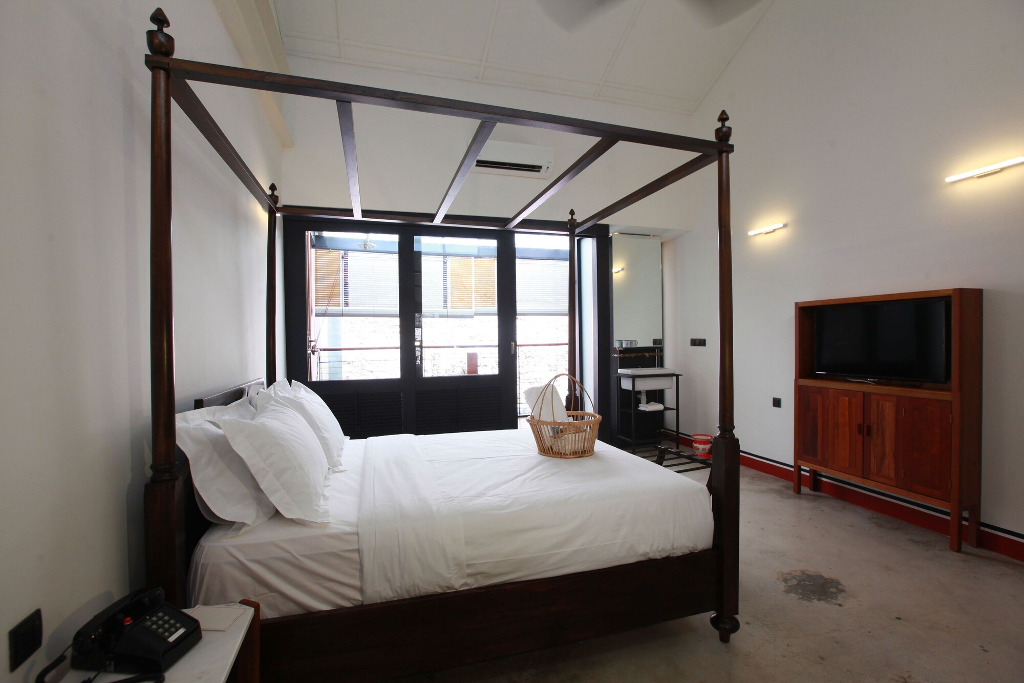 EXCLUSIVE, KING BED, COURTYARD VIEW