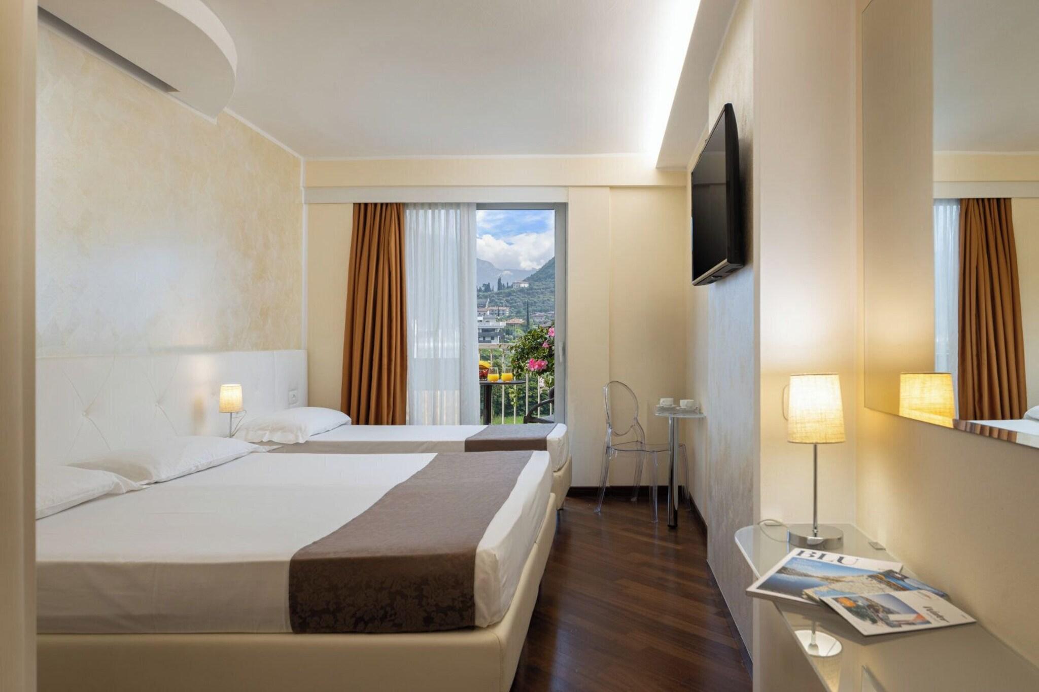 Room, Triple, 2 Beds