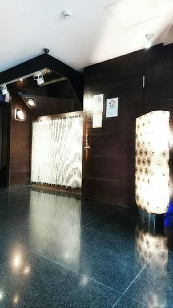 Burgary Hotel 37/50