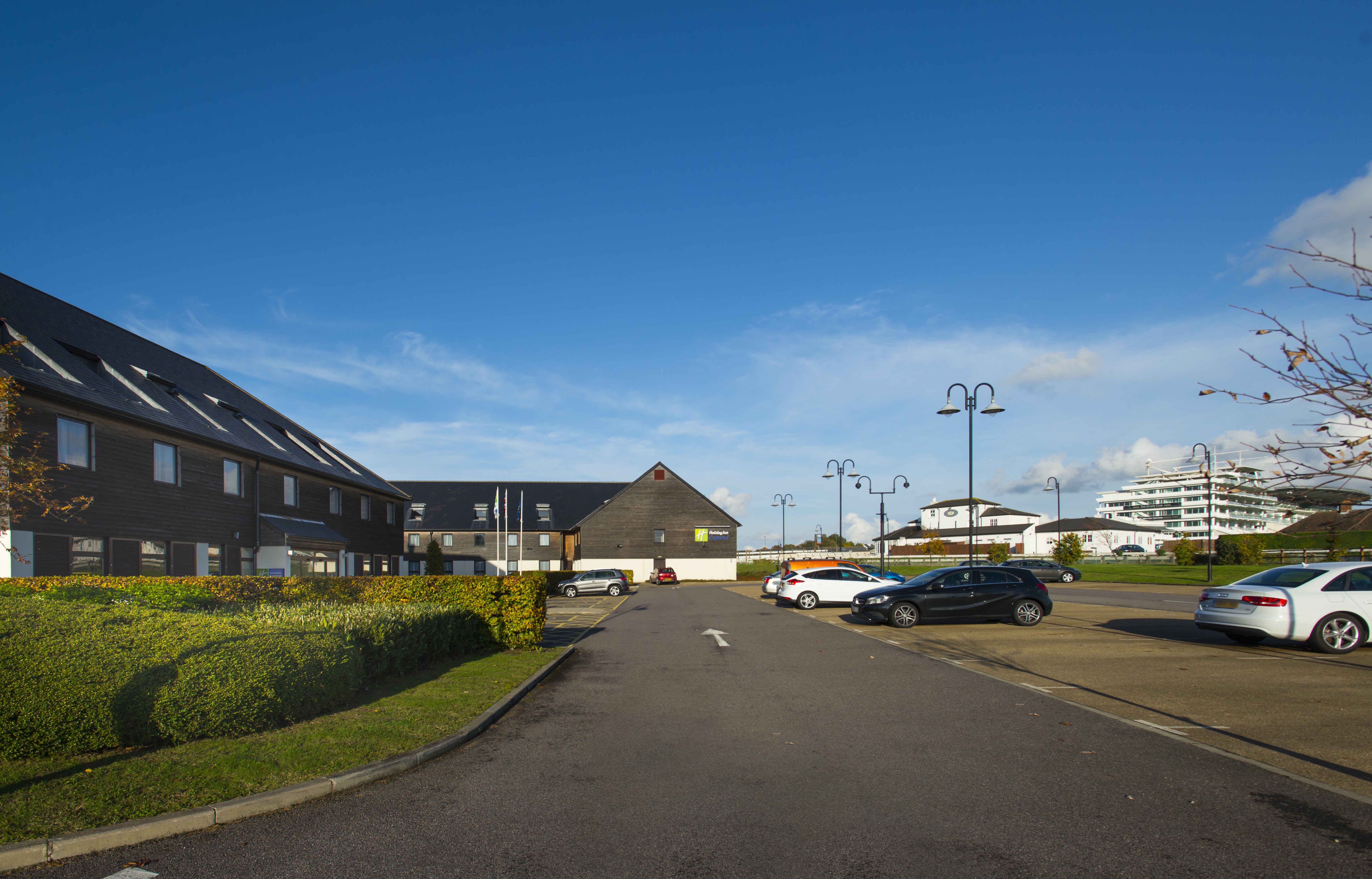 Holiday Inn Express London Epsom Downs 61/69