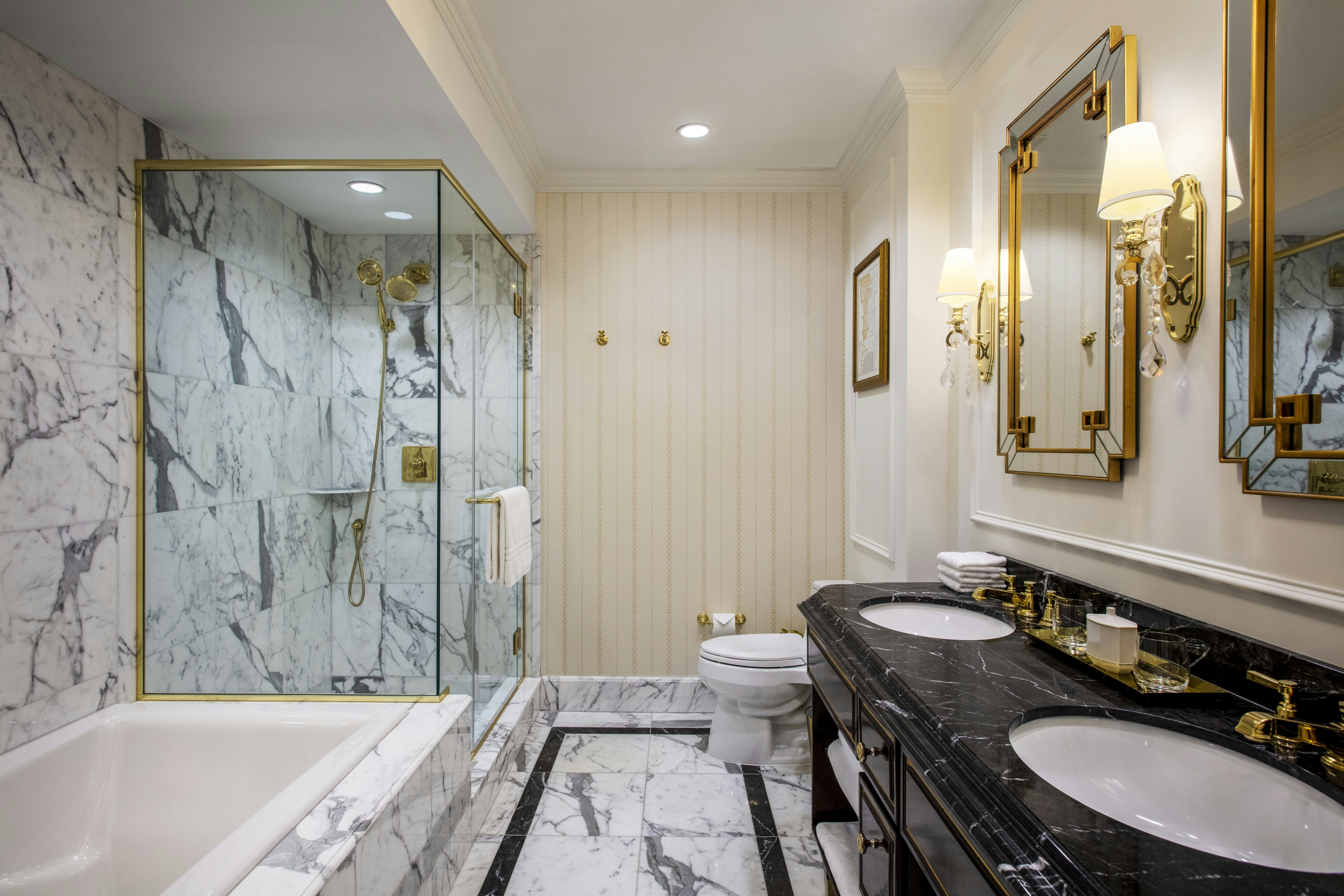 غرفة بريميوم بسرير كينج، Waldorf Astoria Washington DC 2/2