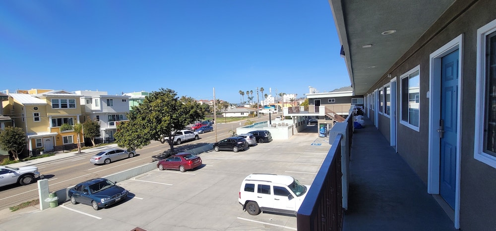 Beachwalker Inn and Suites 35/50