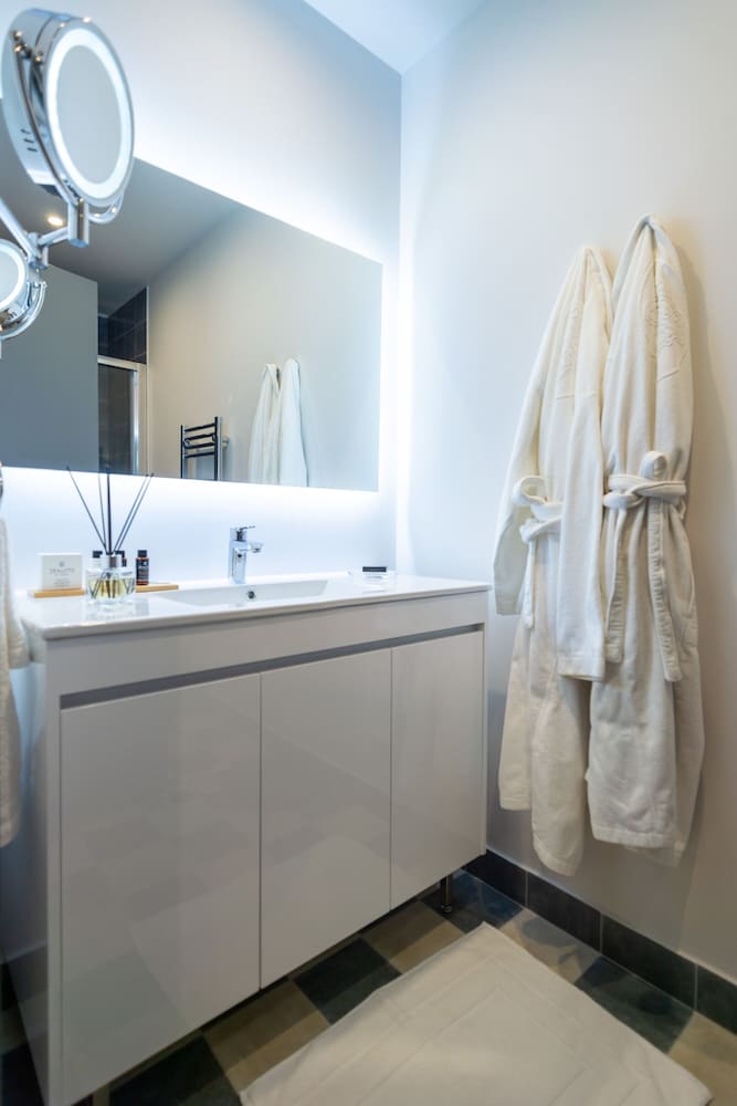 33 Solonos Suites 49/50