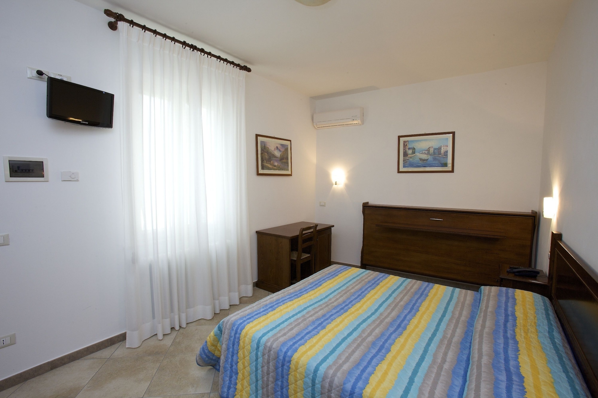 ROOM, TRIPLE