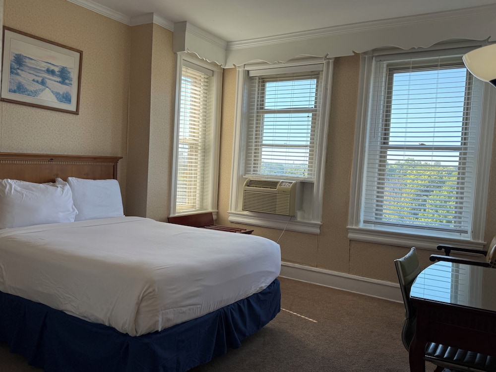 The Baron Hotel 29/50