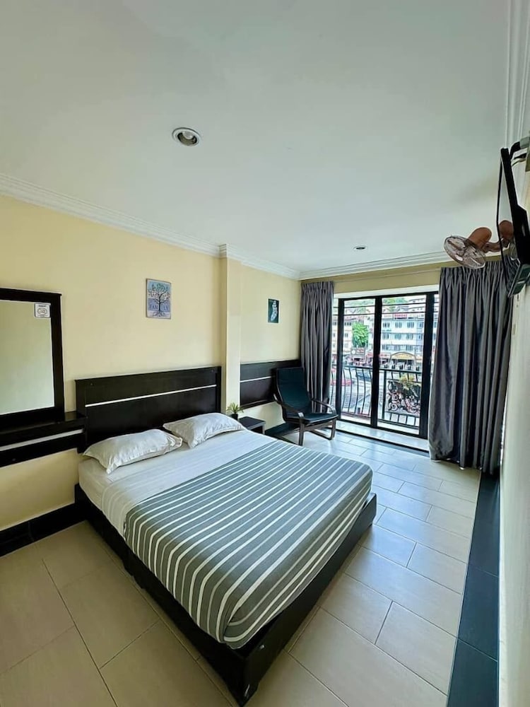 Hong Kong Hotel 25/70