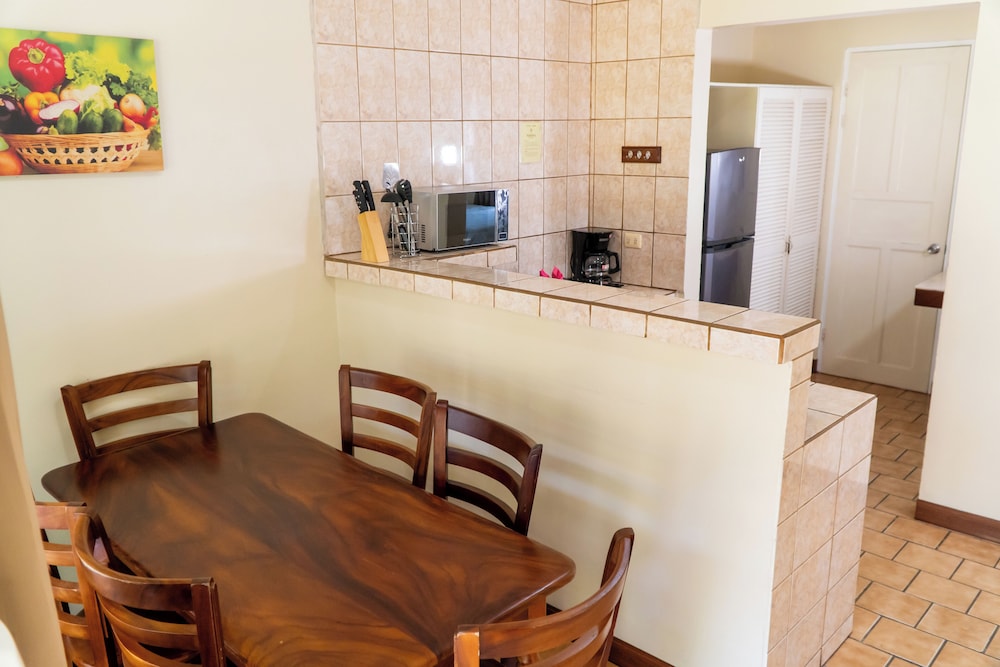 Hotel And Villas Huetares 20/50
