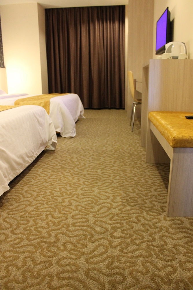 Clover Hotel 7/24