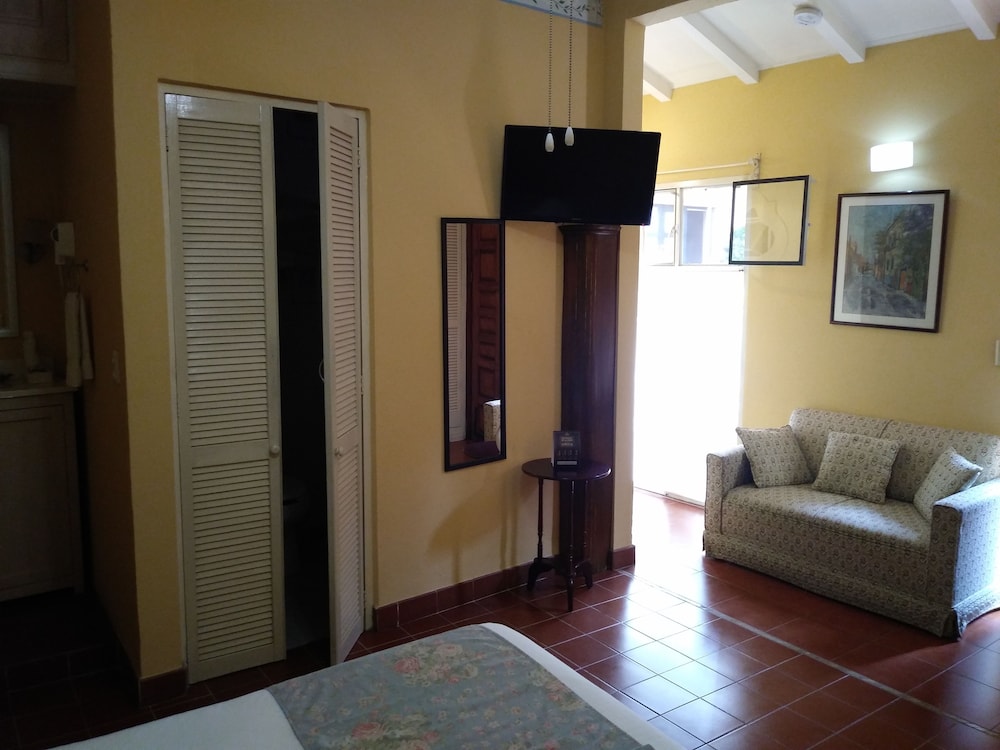 Villa Mirasol Hotel 48/74