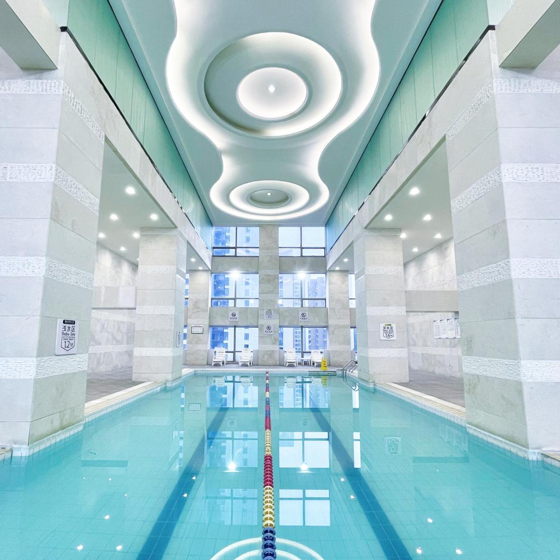 Longchamp Garden Hotel 27/35