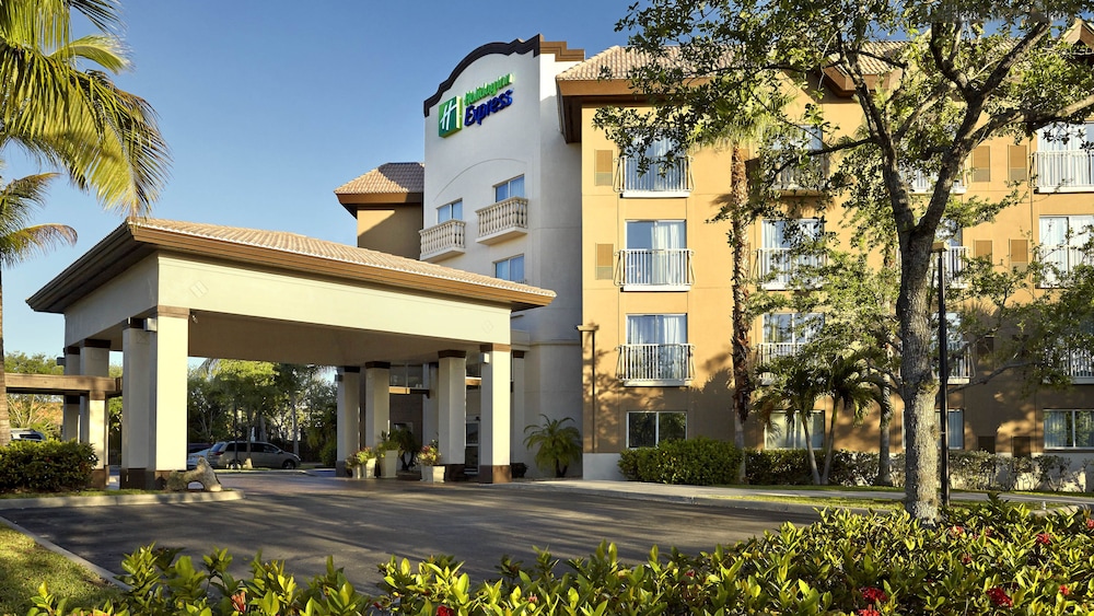Holiday Inn Express and Suites Naples Downtown in NAPLES - FL