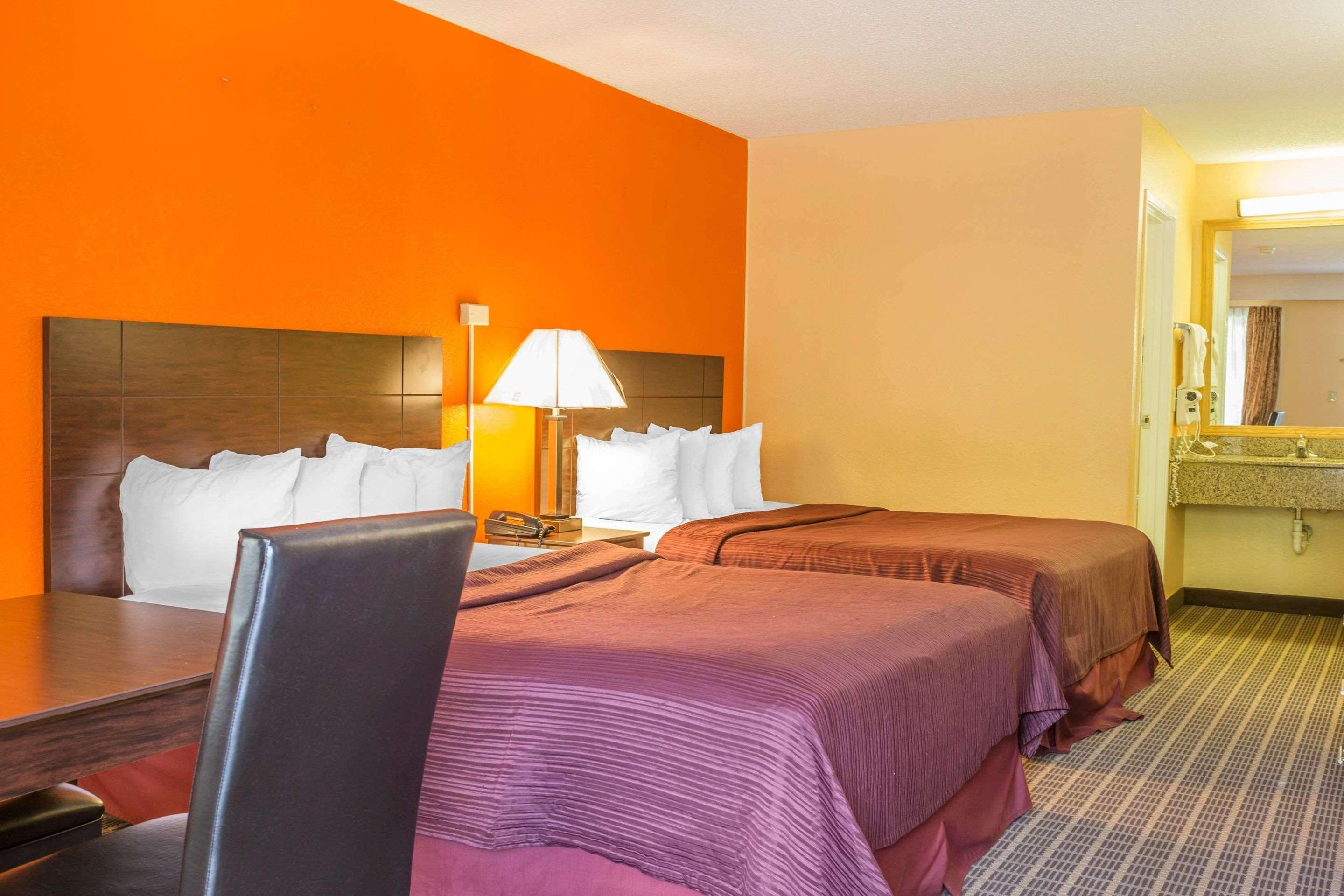 Upgrade, Suite, King Bed، Quality Inn Greer - Greenville 4/6