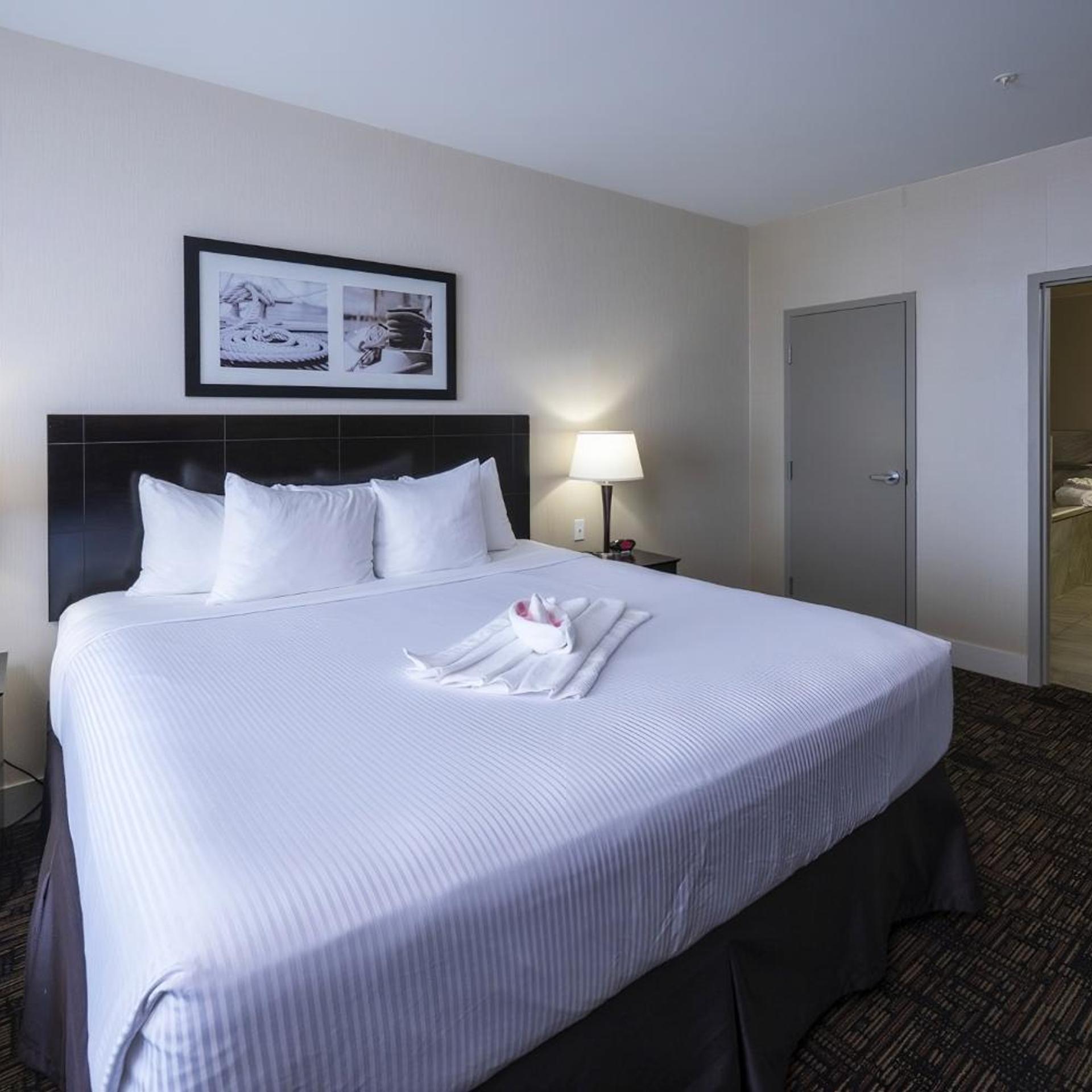 1 Bedroom, Premium, Suite, King Bed, Dining Area, Sofa